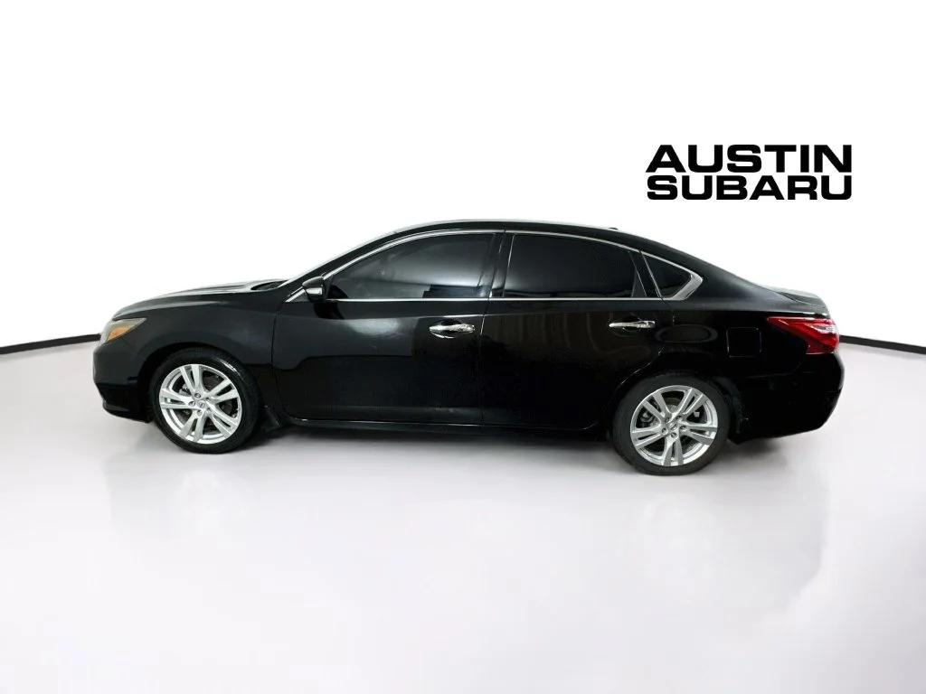 Used 2016 Black Nissan 3.5 SL image 4