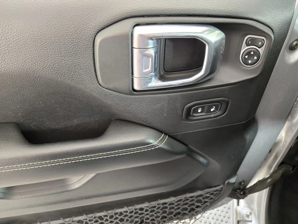 Used 2021 Silver Jeep Unlimited Sahara image 26