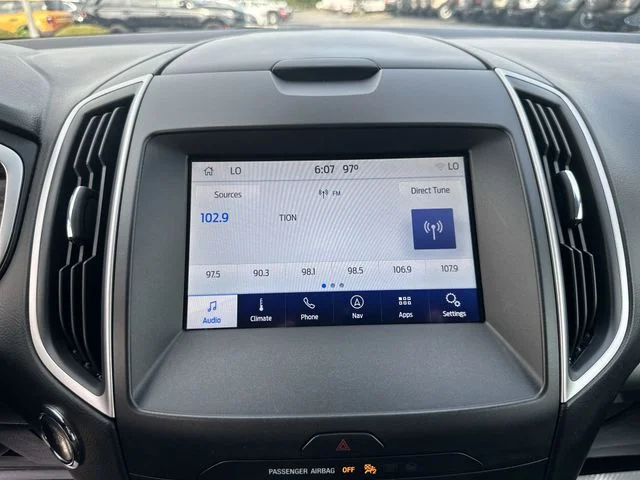 Used 2019 White Platinum Clearcoat Metallic Ford SEL image 14