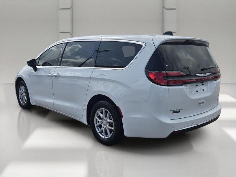 2026 Chrysler Pacifica Select - Photo 3