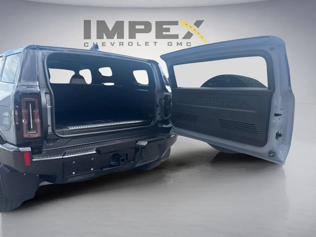 Used 2025 Meteorite Metallic (Grey) GMC 2X image 9