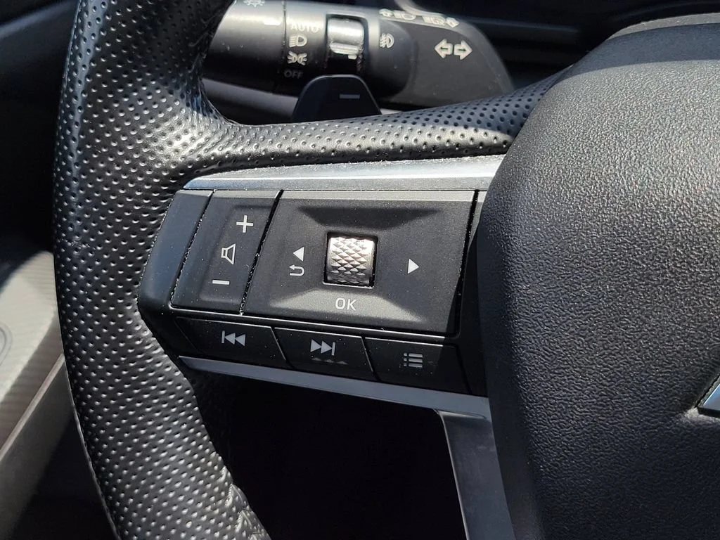 Used 2024 Black Mitsubishi SE image 28