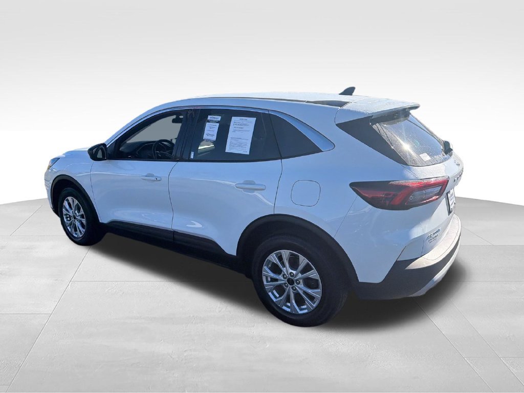 Used 2023 White Ford Active image 3
