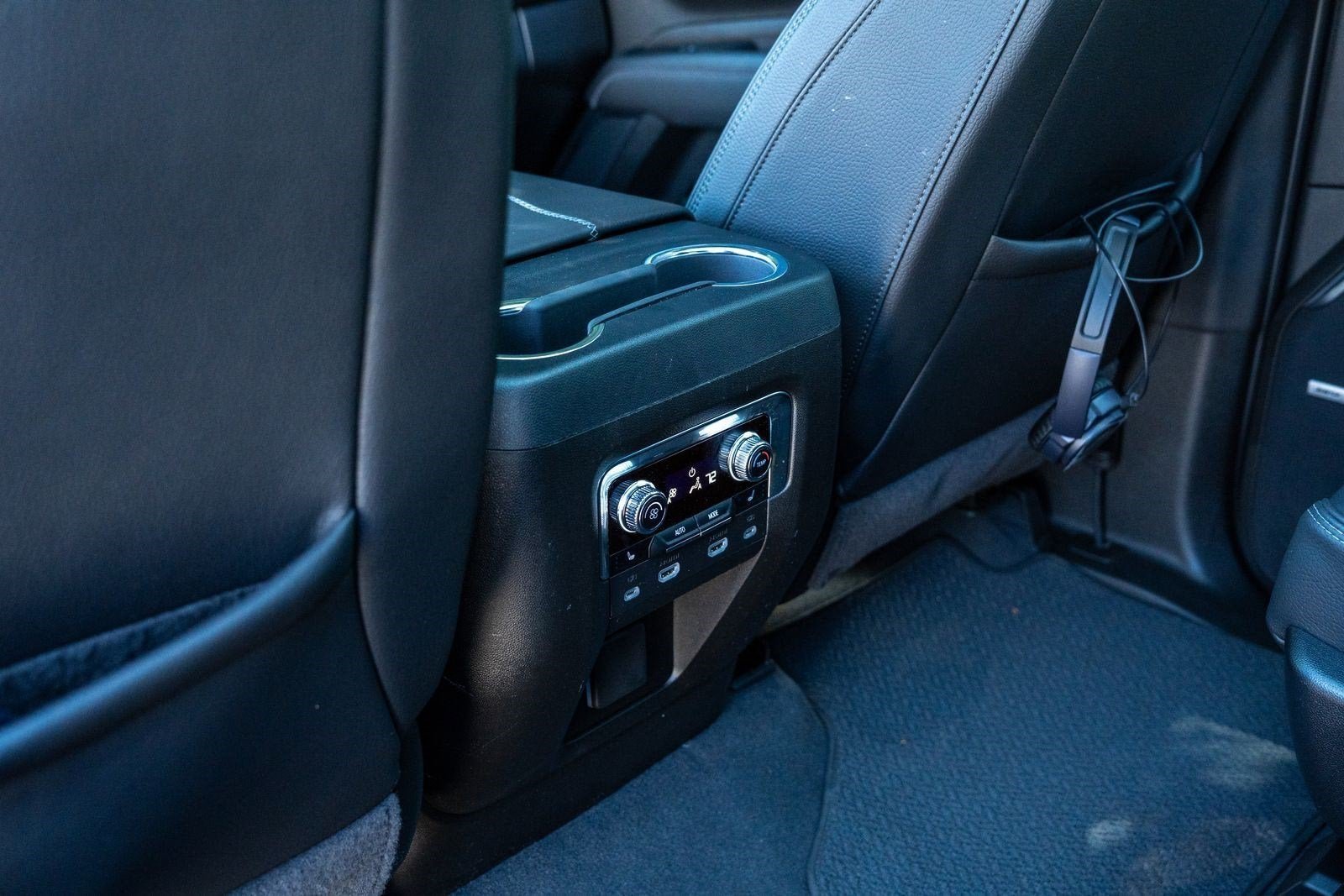 Used 2024 Onyx Black GMC Denali image 32