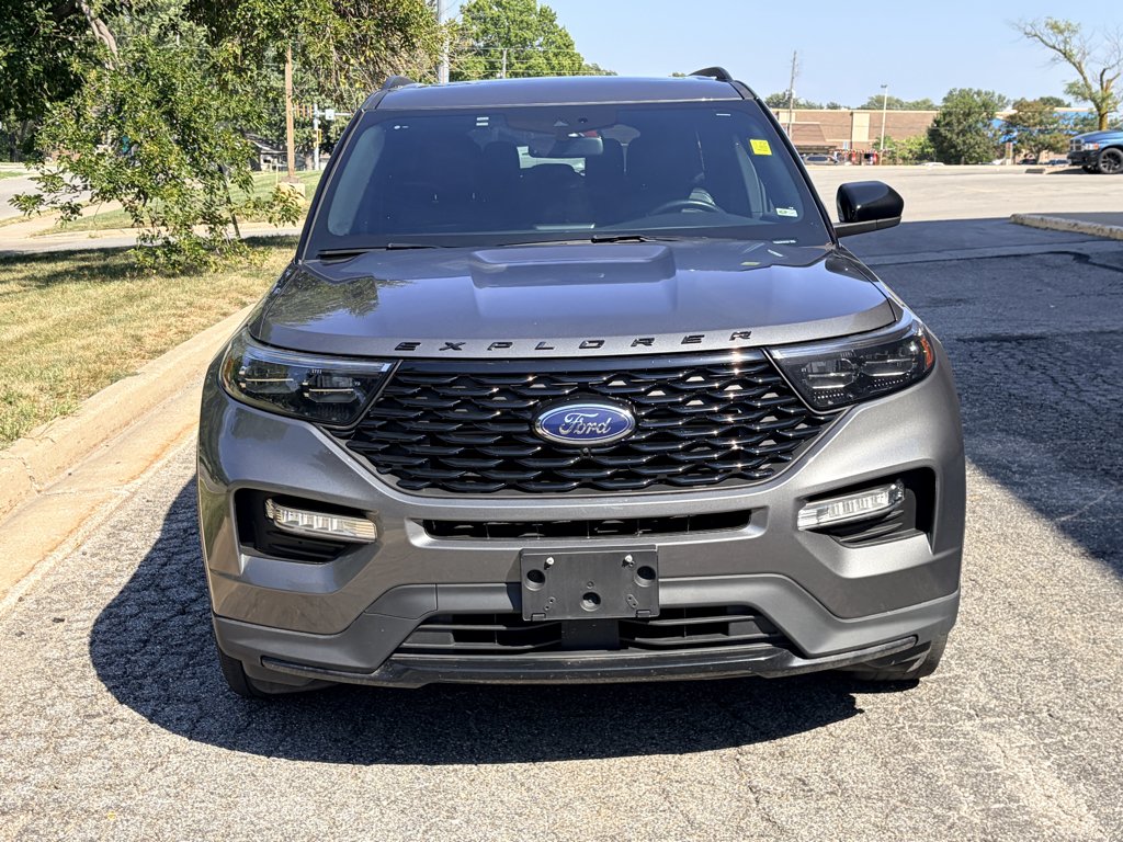 Used 2023 Carbonized Gray Metallic Ford ST-Line image 8