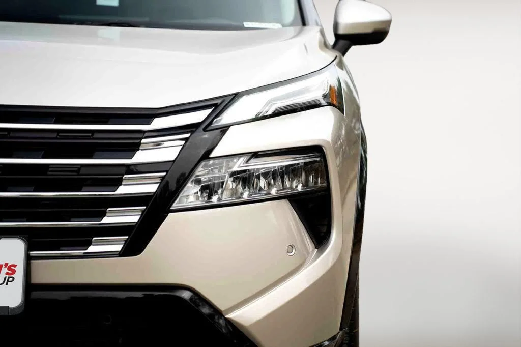 New 2026 Gold Nissan Platinum image 8