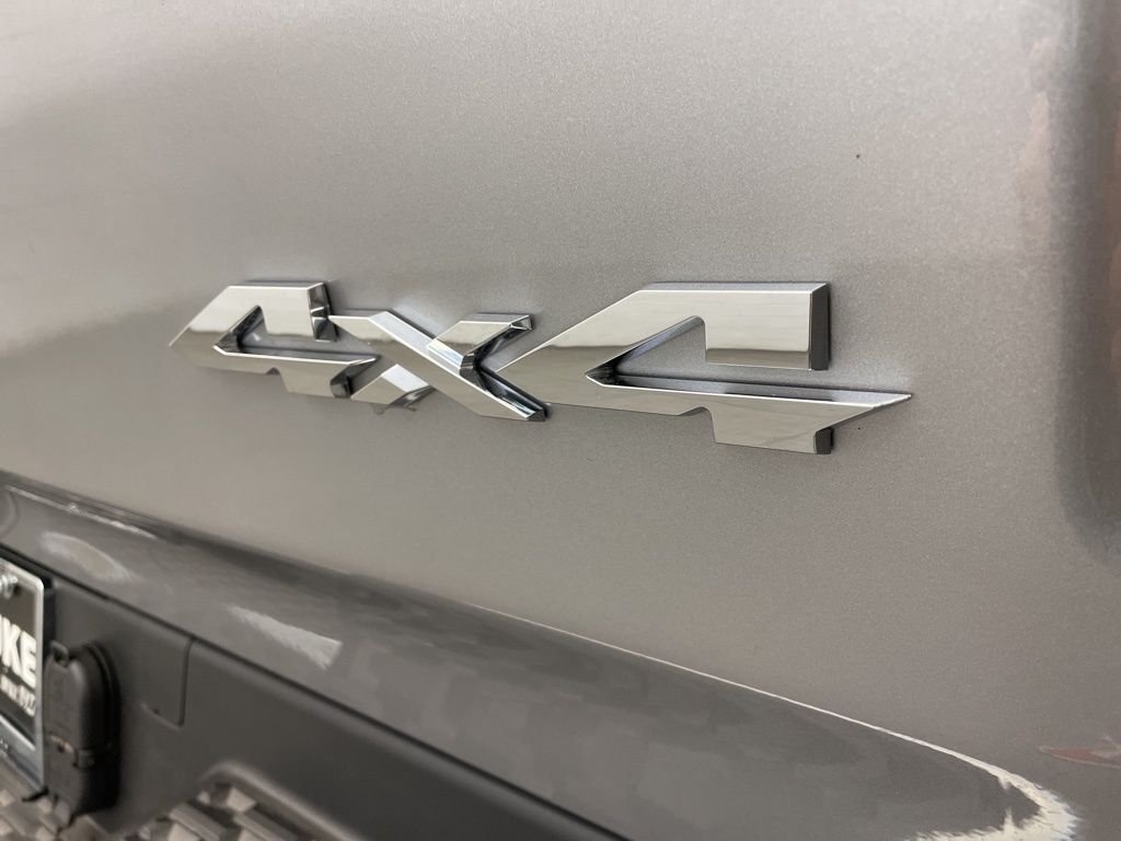 New 2026 Billet Silver Metallic Clear-Coat Exterior Paint RAM Big Horn/Lone Star image 5