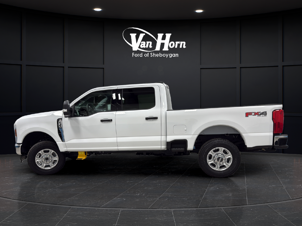Used 2026 Oxford White Ford XLT image 4