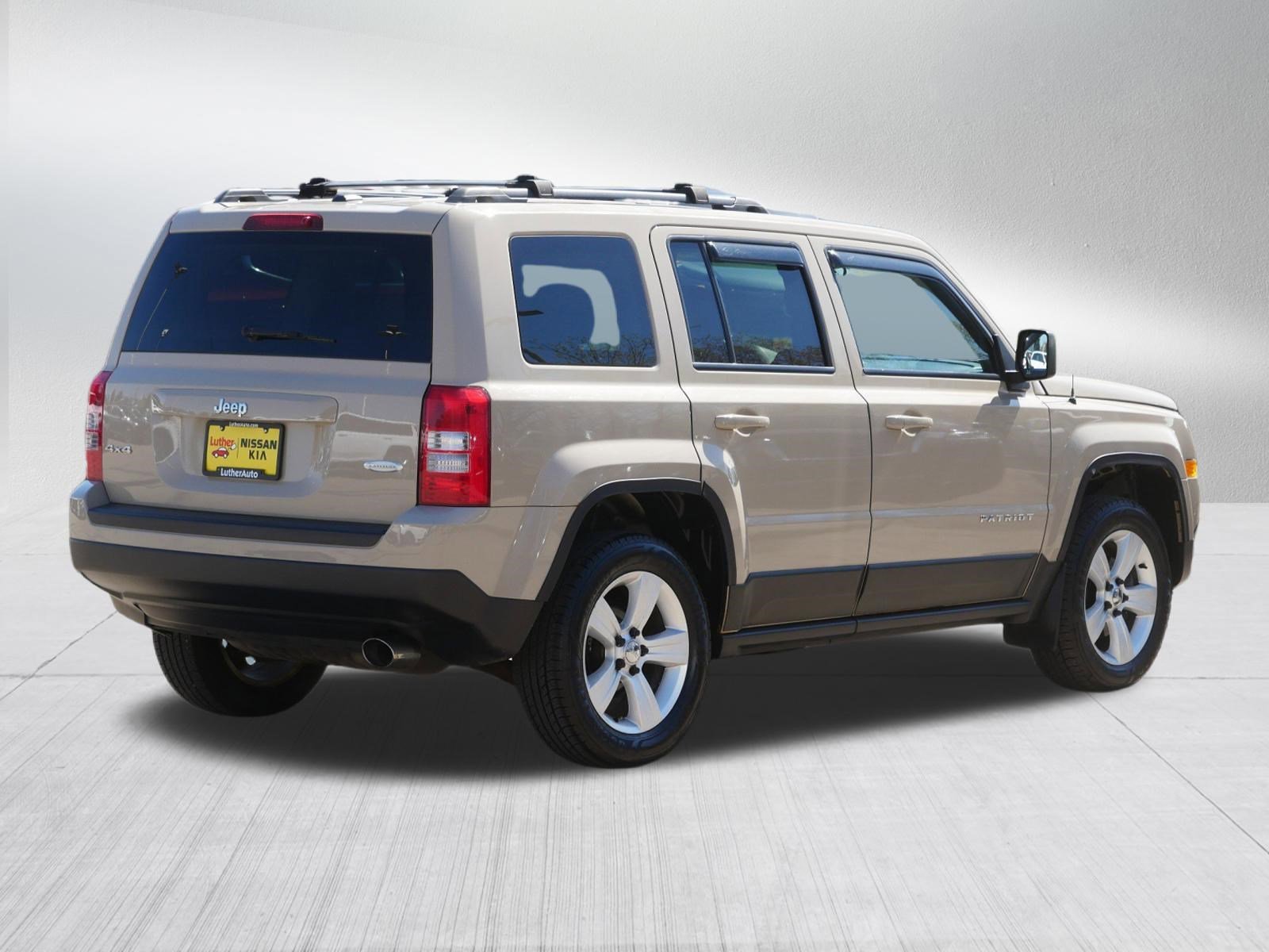 Used 2017 Mojave Sand Clearcoat Jeep Latitude image 7