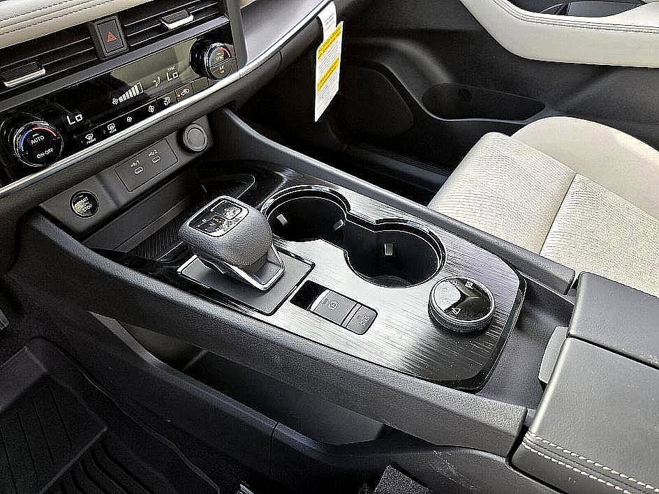 2025 Nissan Rogue SV - Photo 15