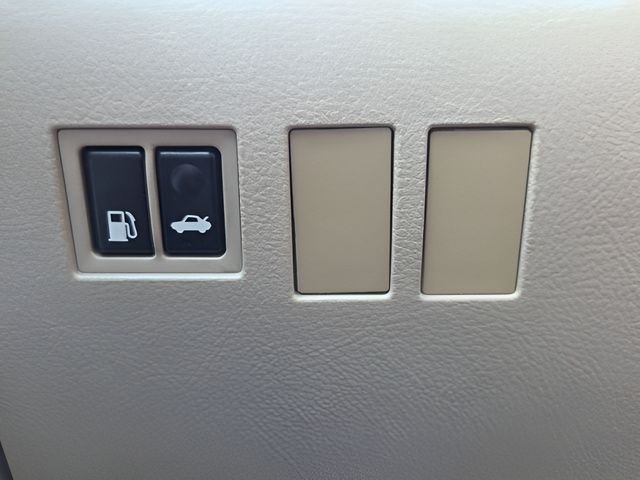 Used 2011 Red Toyota Base image 19