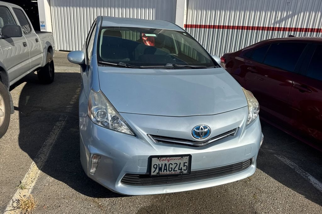 Used 2014 Blue Toyota Three image 3