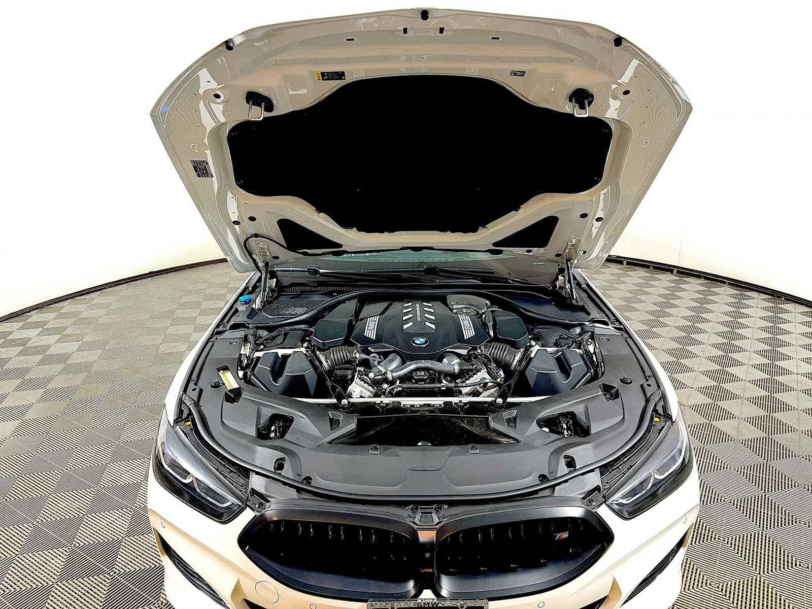 2024 BMW 8 Series M850i - Photo 33
