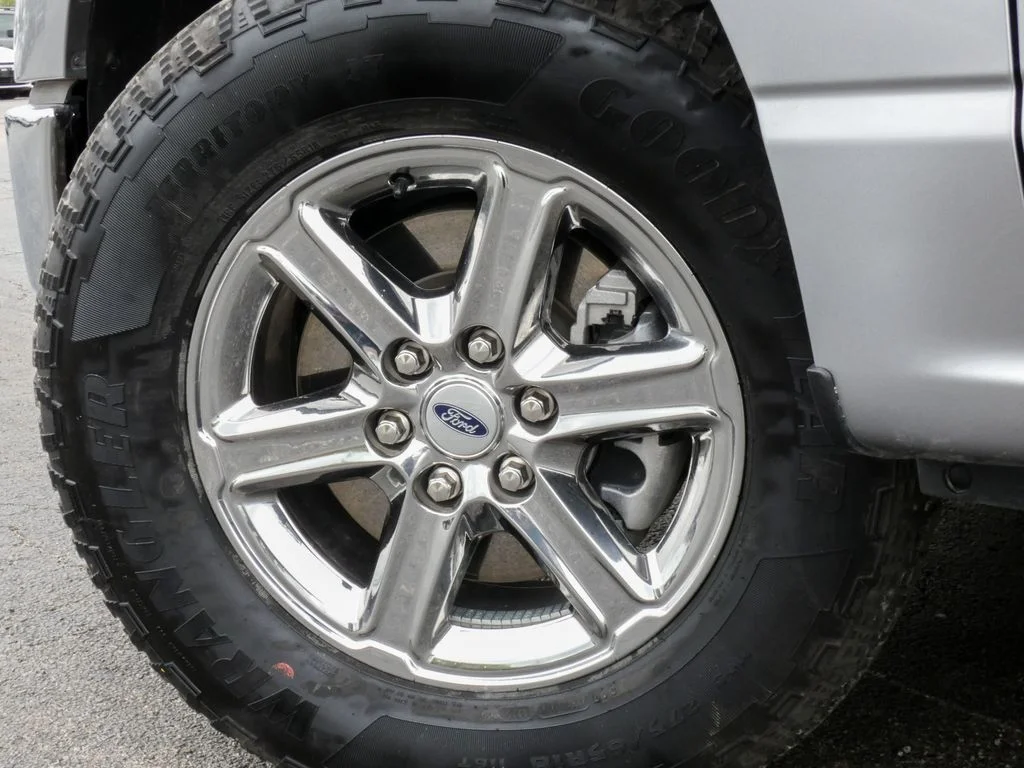 Used 2025 Silver Ford XLT image 33