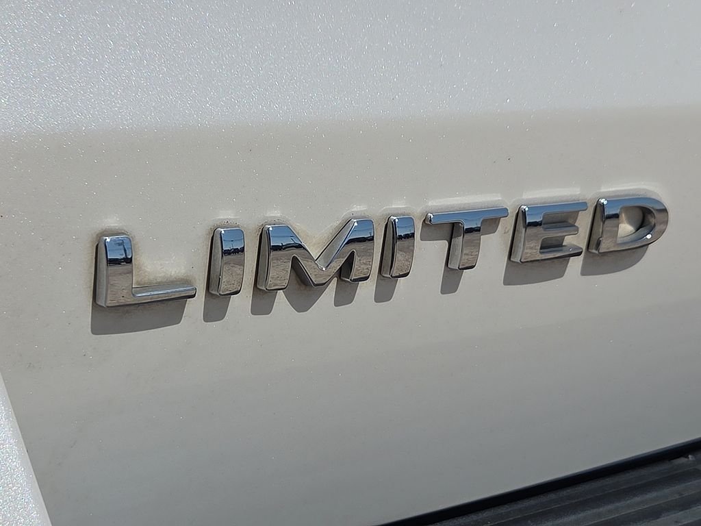 Used 2018 White Platinum Tri-Coat Metallic Ford Limited image 14