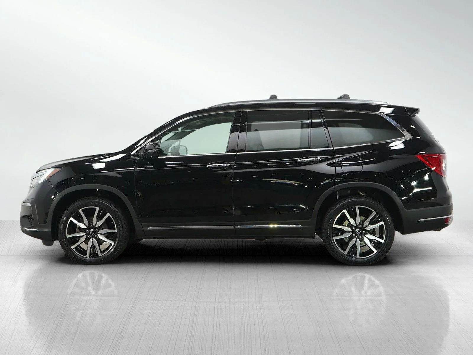 Used 2019 Honda Pilot Touring with VIN 5FNYF6H9XKB051730 for sale in South Saint Paul, Minnesota