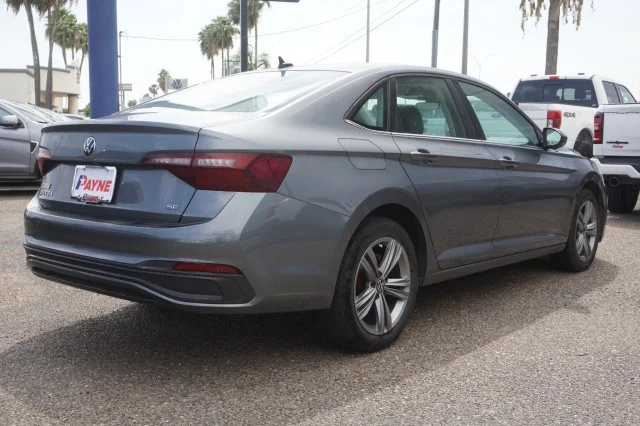 Used 2024 Gray Volkswagen SE image 7