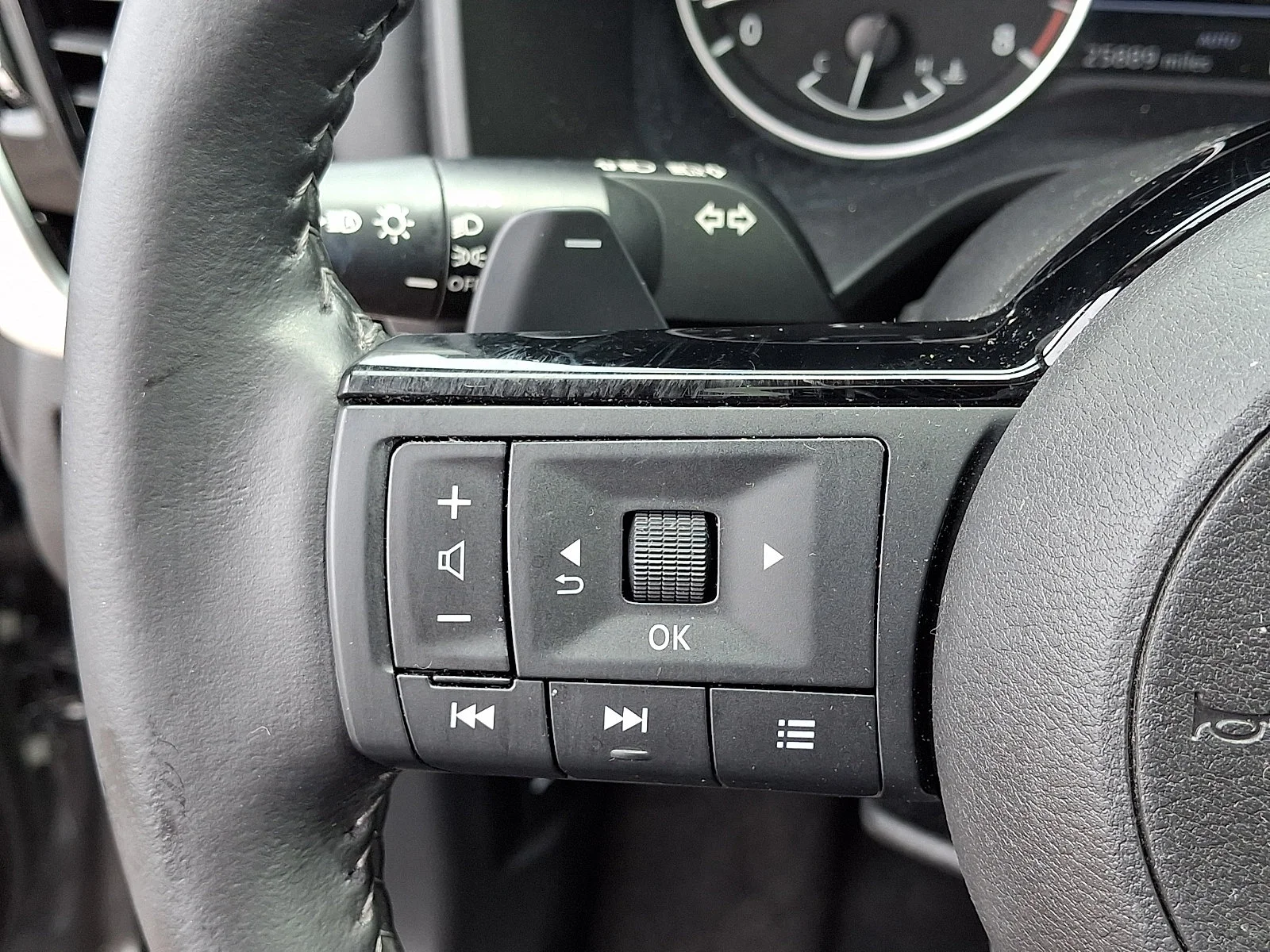 Used 2023 Gun Metallic Nissan SL image 23