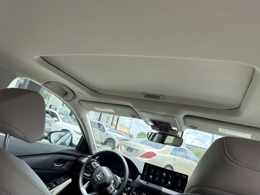 Used 2024  Honda Touring image 10
