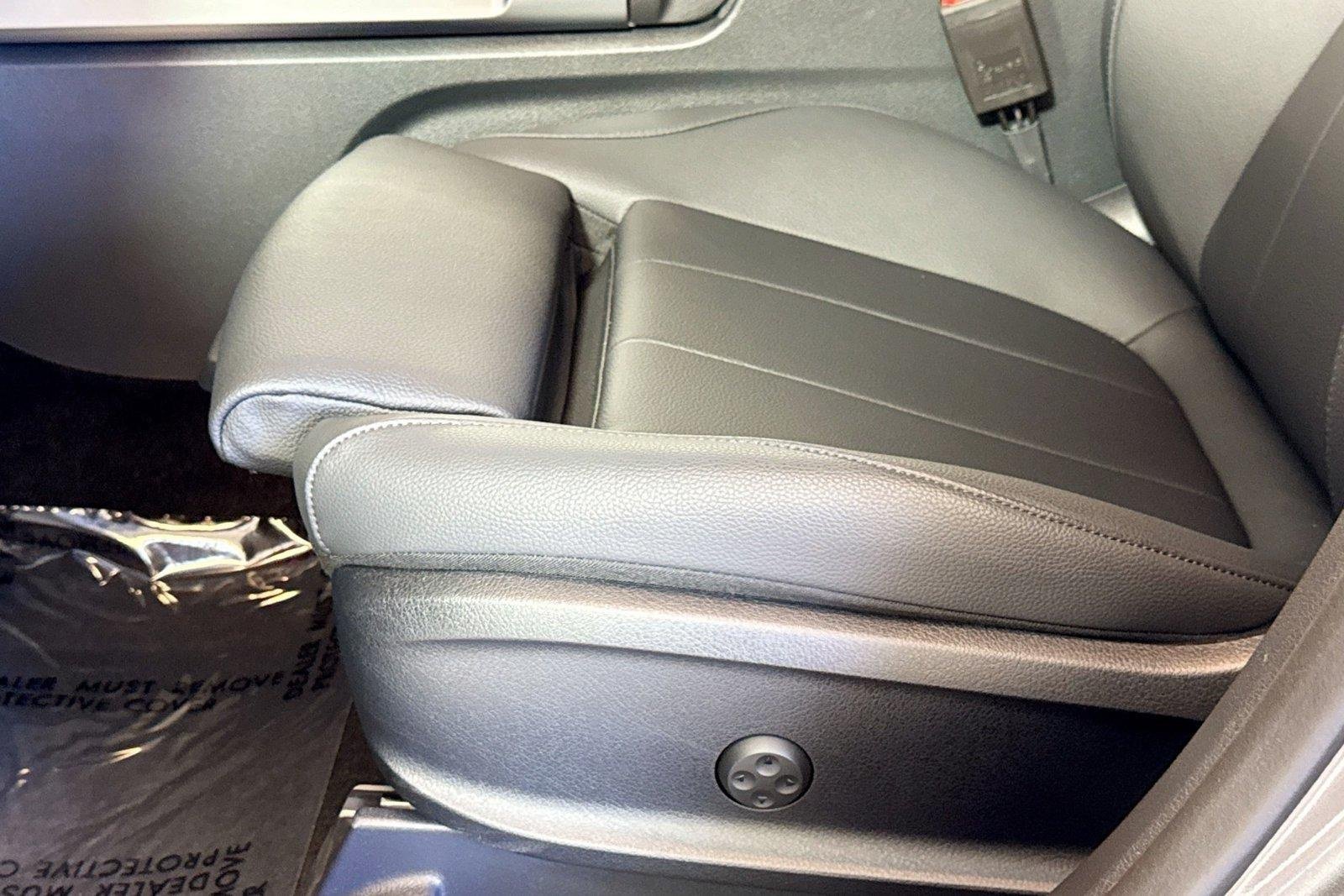 New 2026 Mountain Grey Metallic Mercedes-Benz GLB 250 image 17