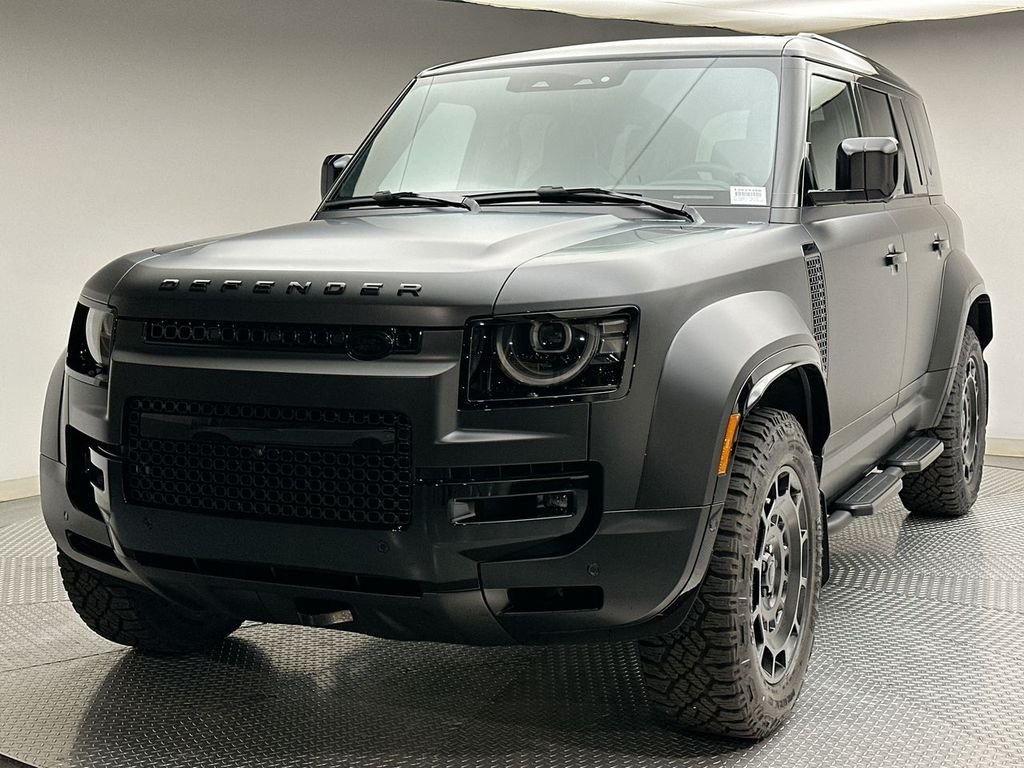 2026 Land Rover Defender 110 OCTA Black P635's photo