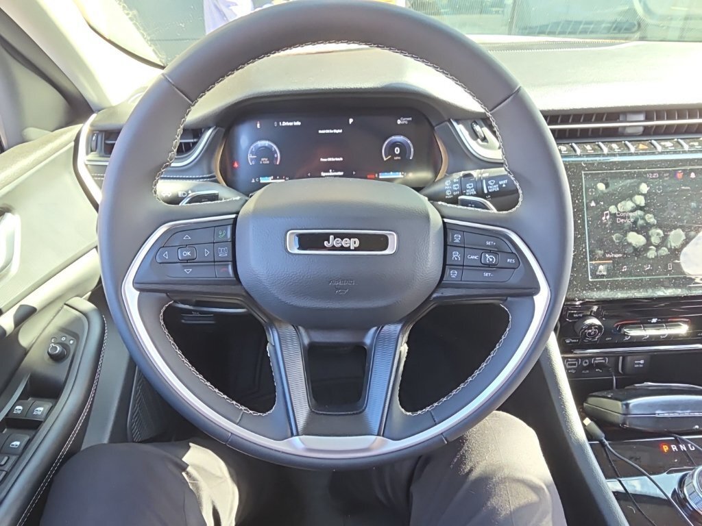 Used 2024 Red Jeep Laredo image 9