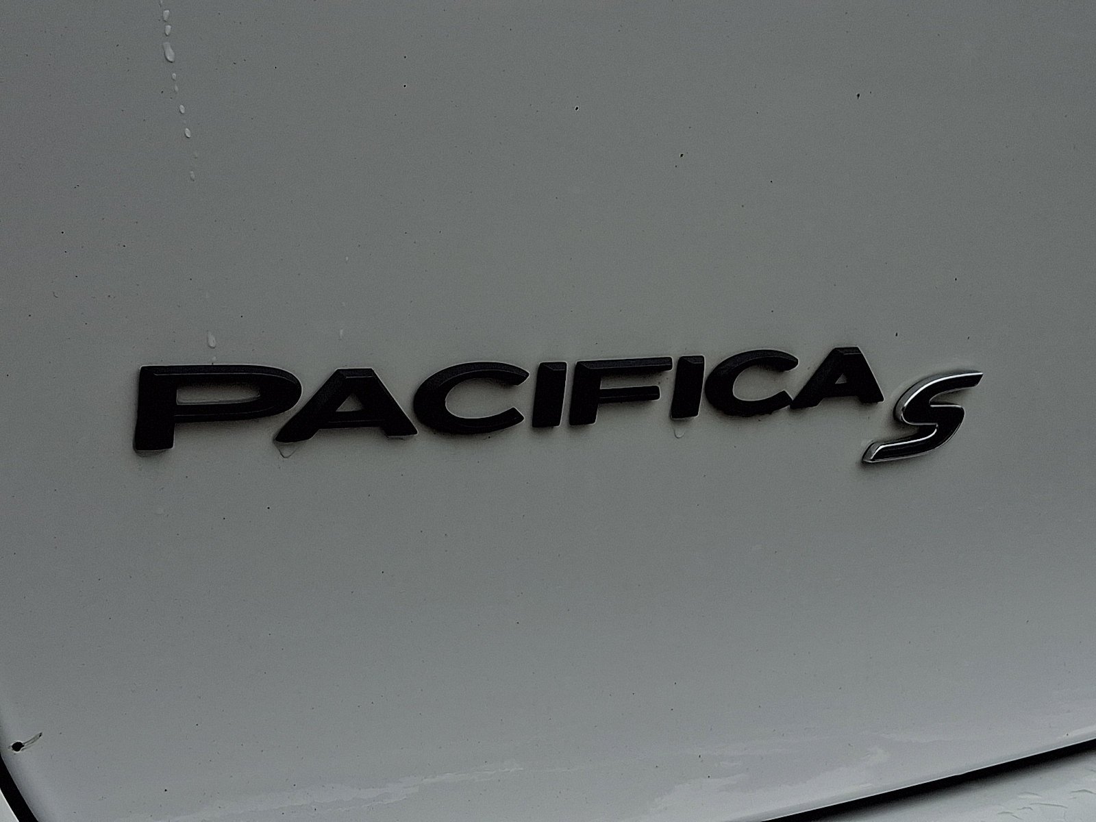 Used 2022 Bright White Clearcoat Chrysler Touring L image 30