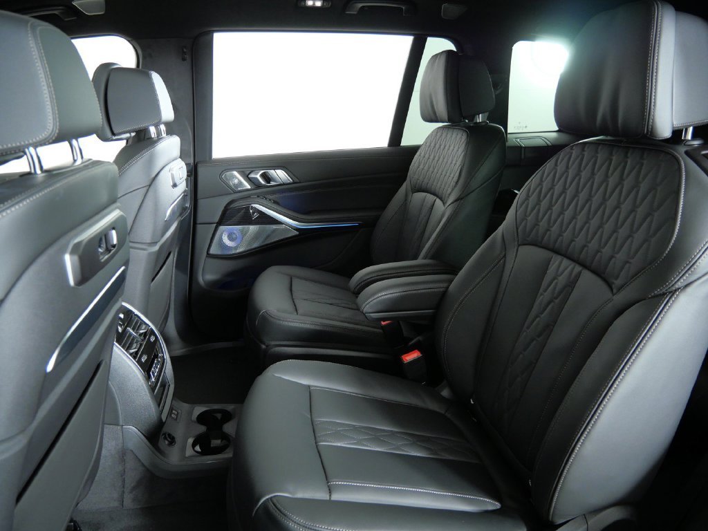 Used 2027 Black BMW xDrive40i image 36