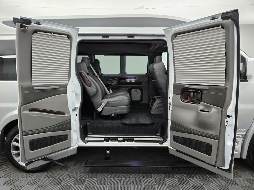 Used 2021 White Fade Chevrolet Explorer Limited SE image 31