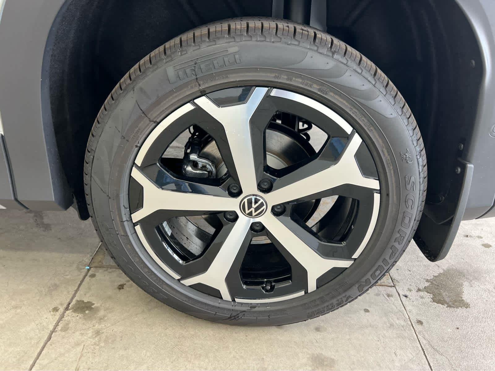 New 2026 Pure White Volkswagen SE image 10