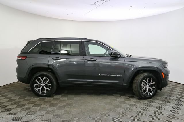Used 2025 Gray Jeep Limited image 15