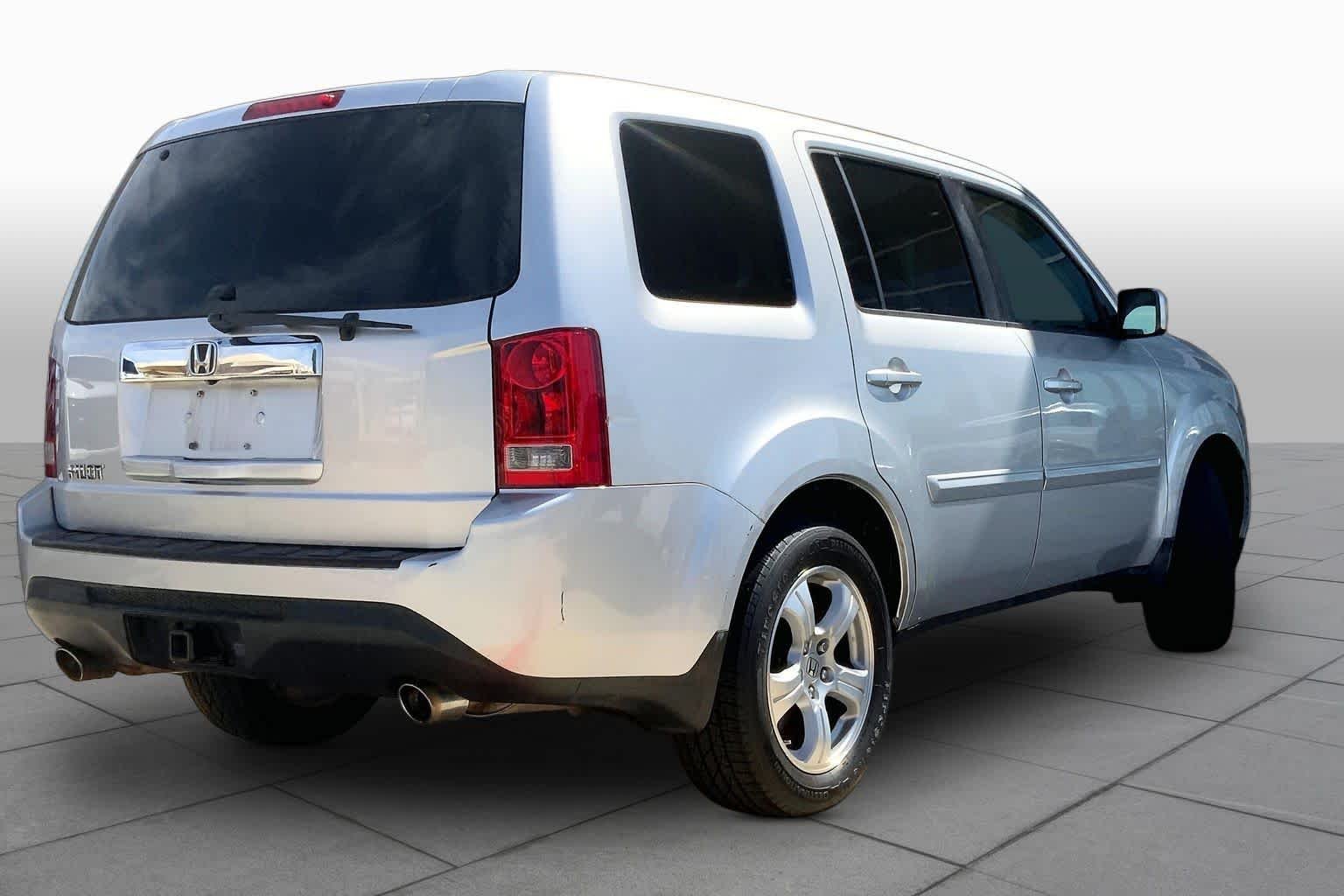 Used 2013 Alabaster Silver Metallic Honda EX-L image 11