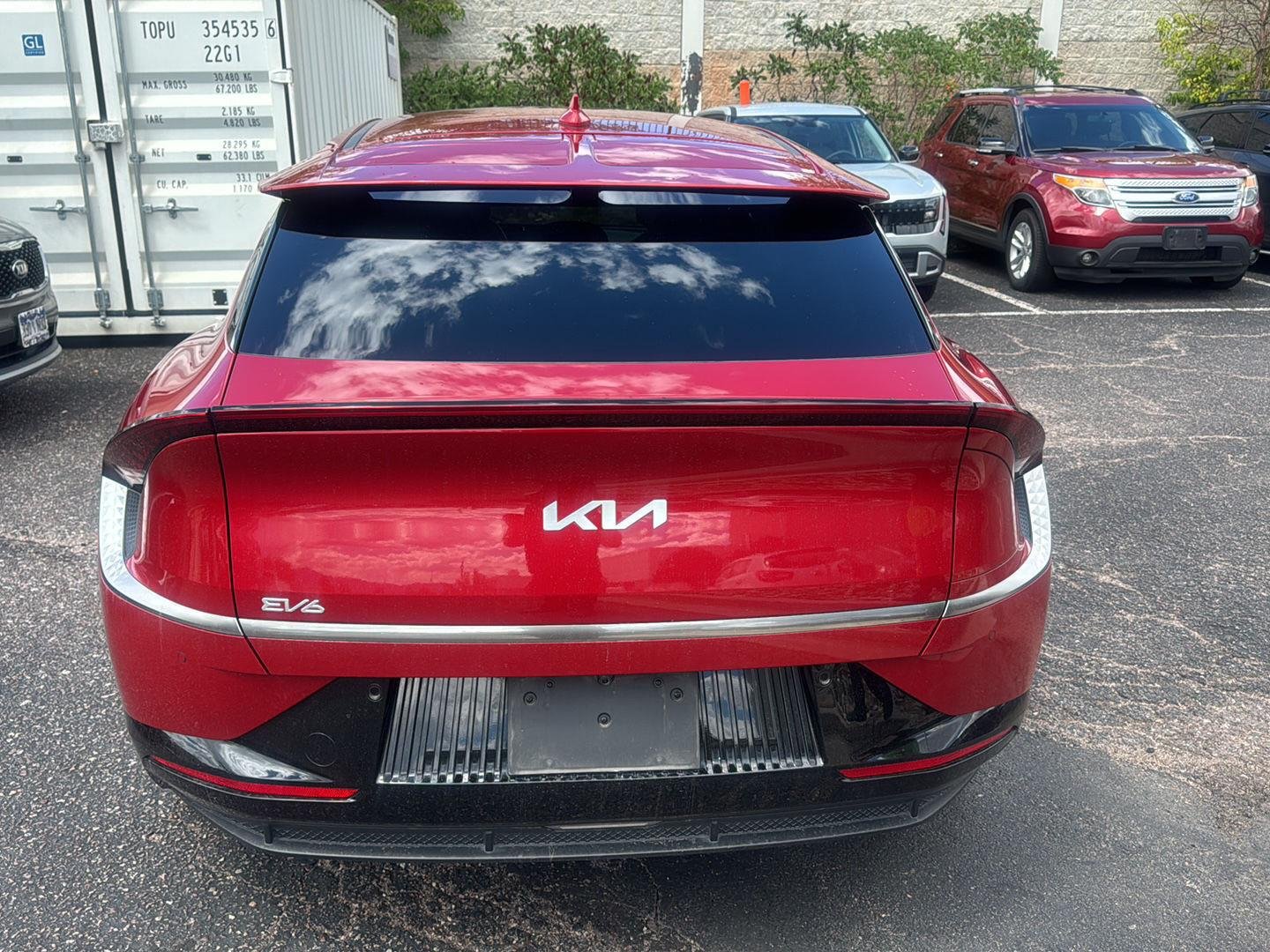 Used 2022 Runway Red Kia Wind image 5