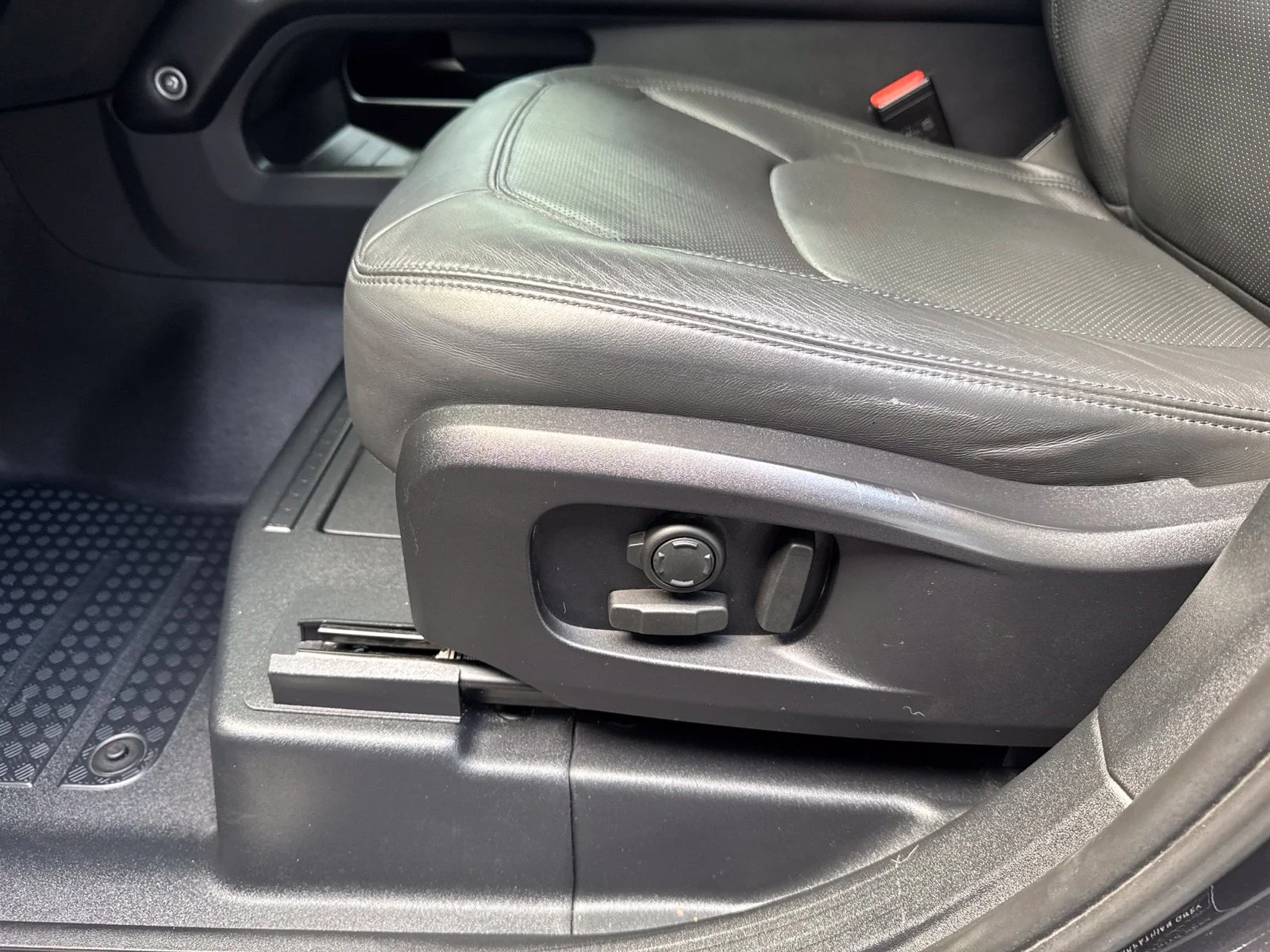 Used 2023 Carpathian Grey Land Rover Carpathian Edition image 40