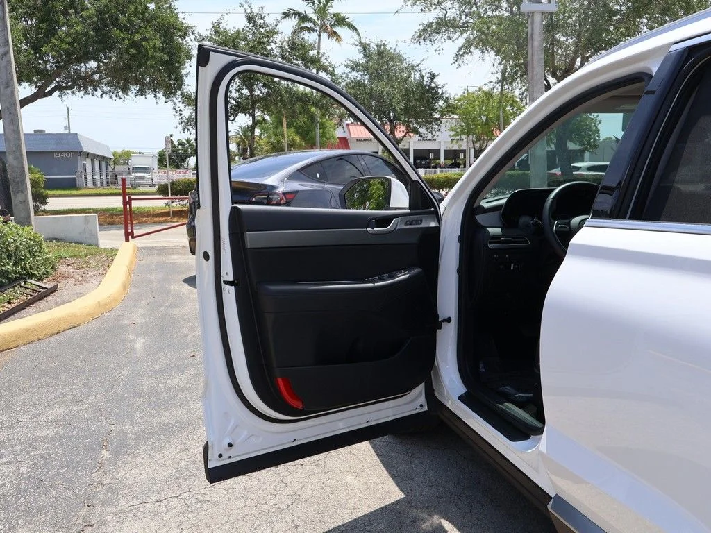 Used 2024 White Hyundai SEL image 27