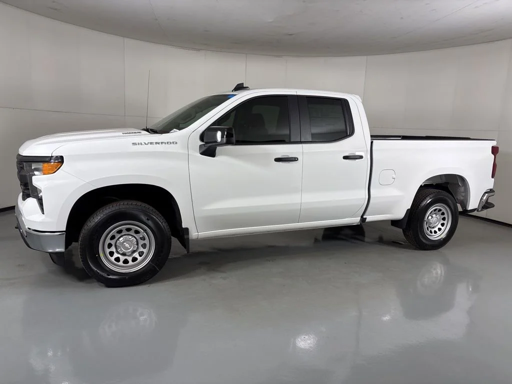 New 2026 Summit White Chevrolet WT image 6