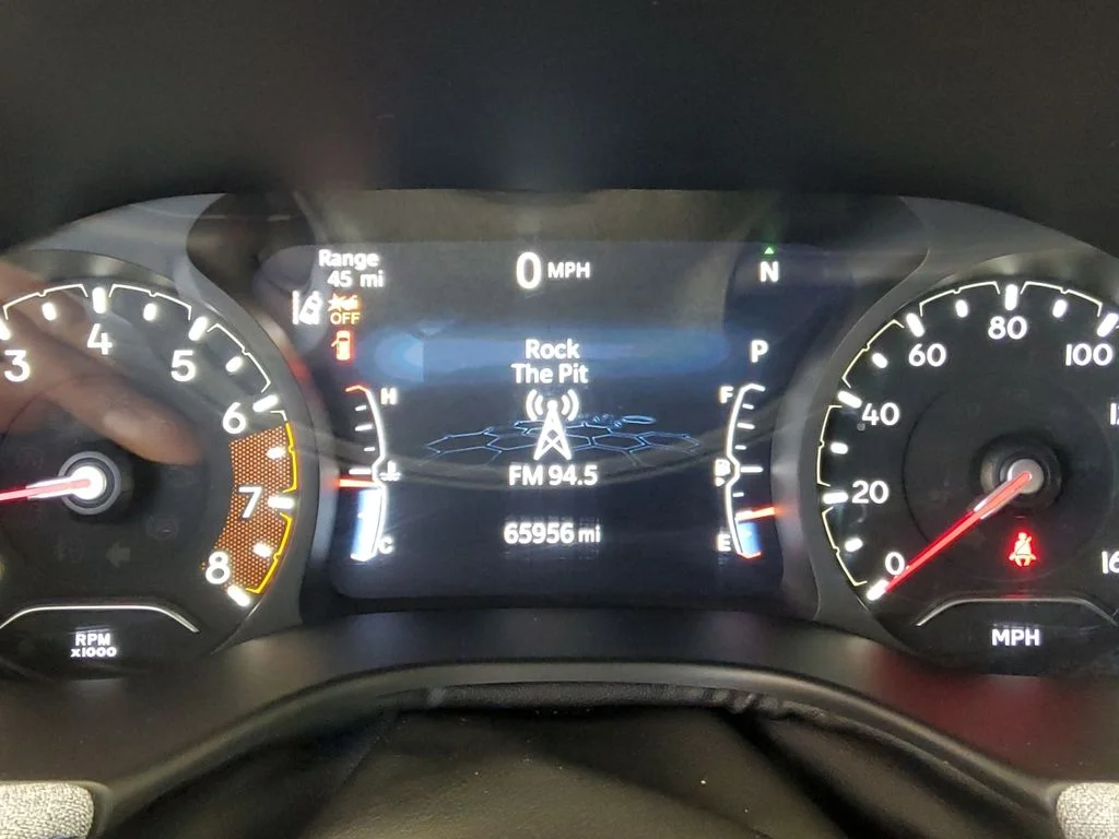 Used 2024 White Jeep Latitude image 10
