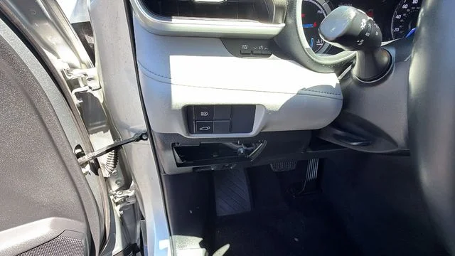 Used 2021 Silver Toyota XLE image 31