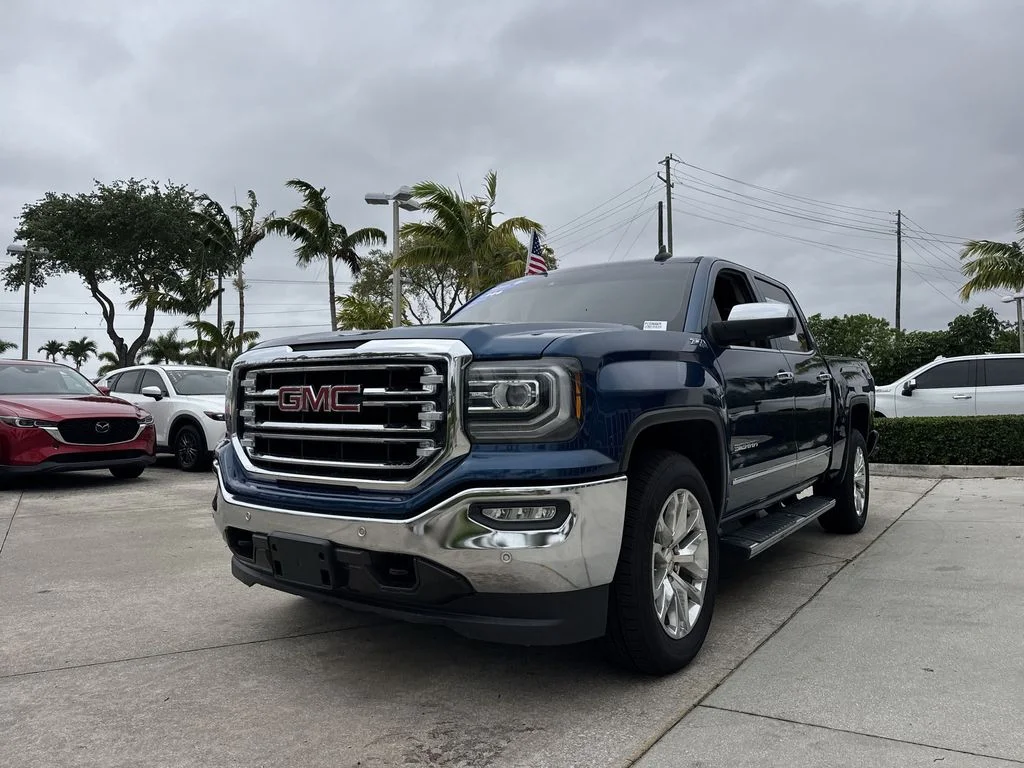 Used 2018 Blue Metallic GMC SLT image 31