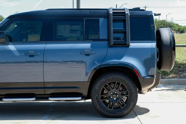New 2026 Tasman Blue Land Rover X-Dynamic SE image 16
