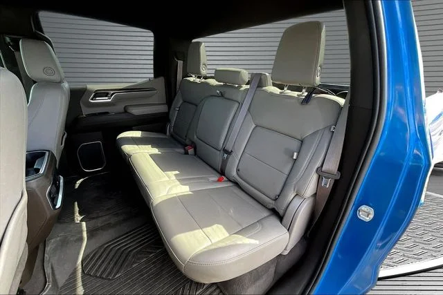Used 2022 Blue Chevrolet LTZ image 23