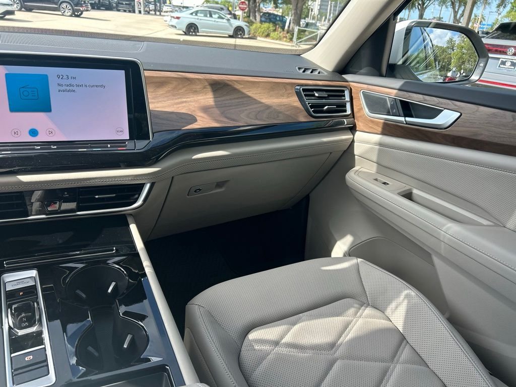 New 2026 White/off-white Volkswagen 2.0T SE w/Technology image 11