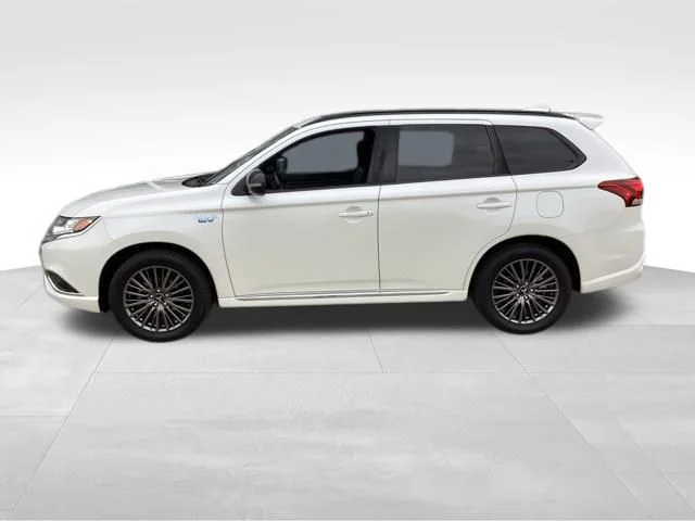 2021 Mitsubishi Outlander LE PHEV S-AWC's photo