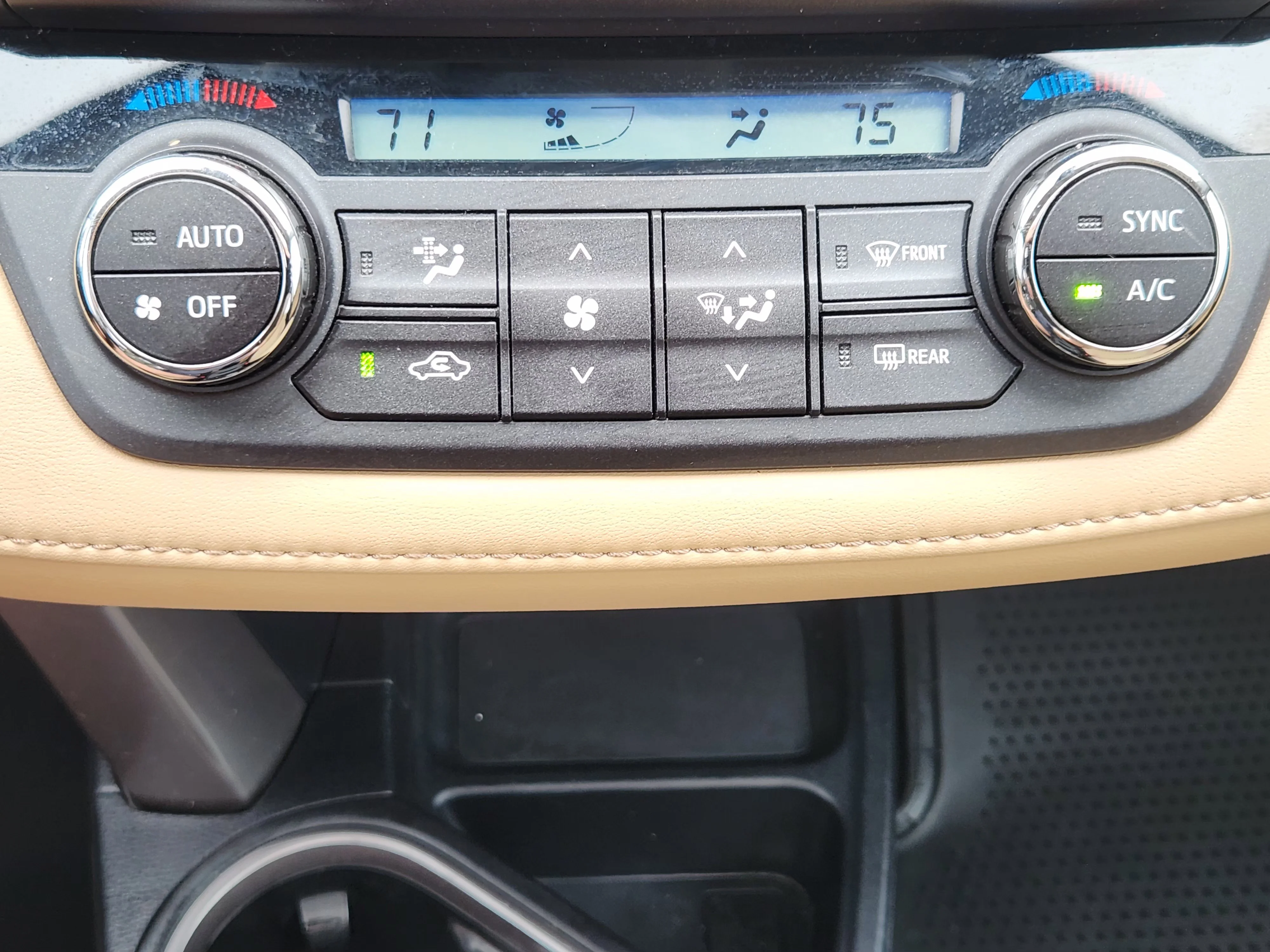 Used 2017  Toyota XLE image 18