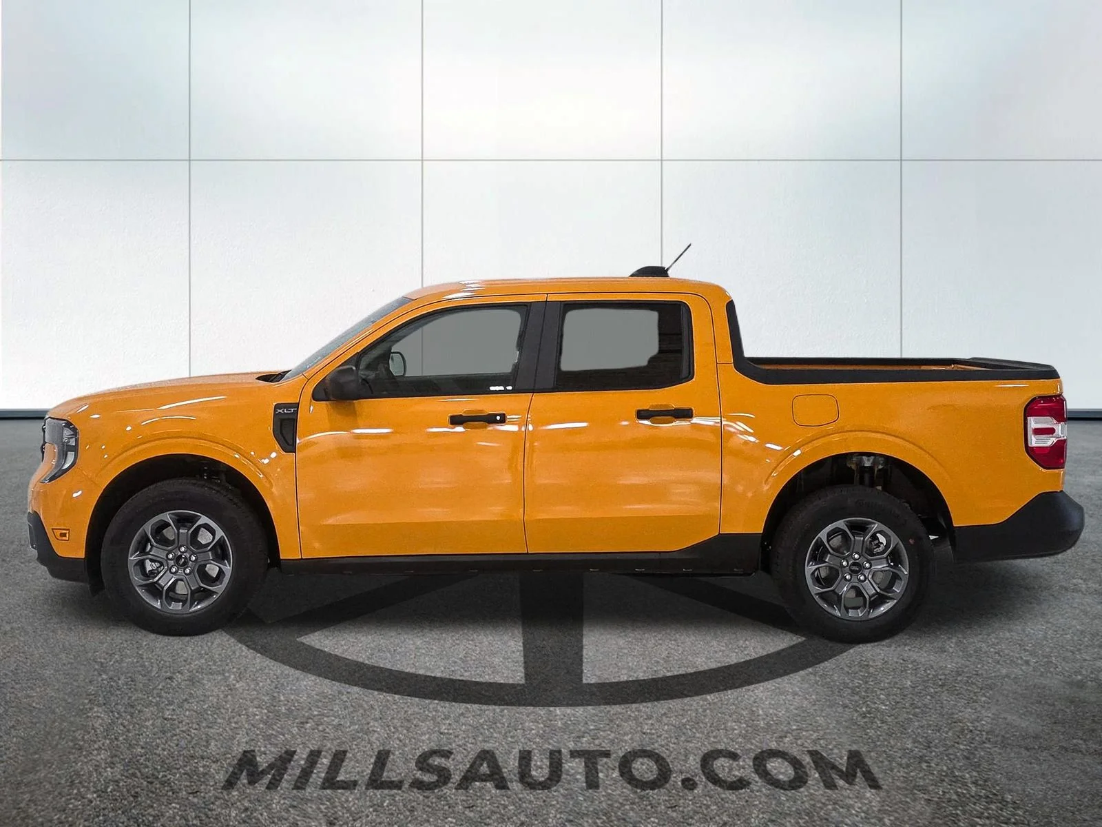 New 2026 Orange Fury Metallic Tri-Coat Ford XLT image 3