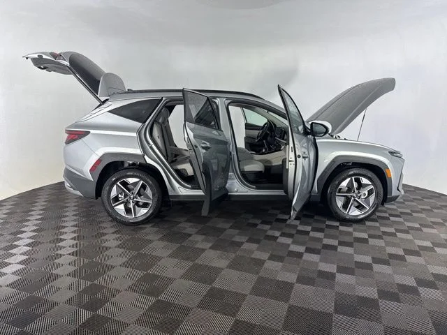 Used 2025 Silver Hyundai SEL image 16
