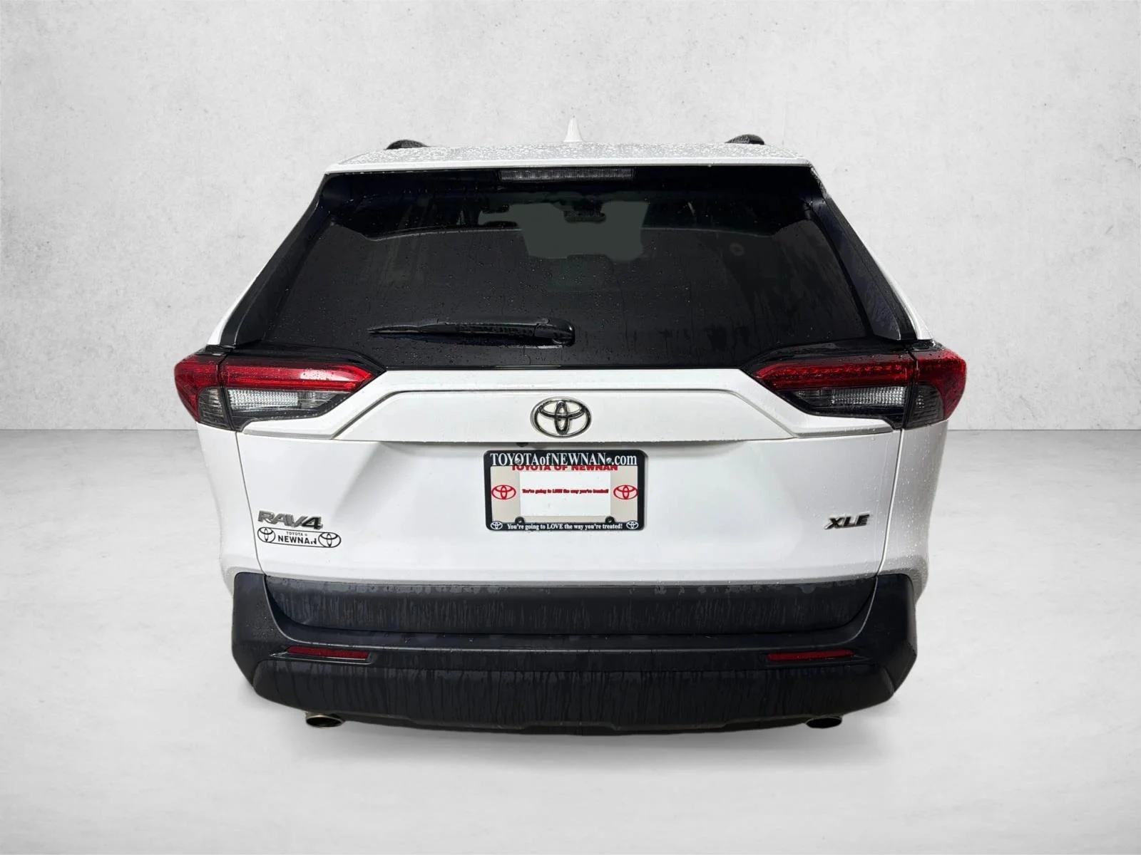 Used 2020 White Toyota XLE Premium image 5