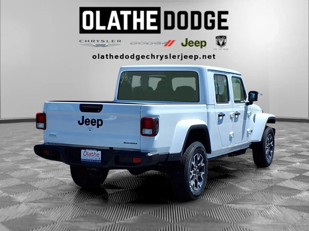 New 2026 Bright White Clear-Coat Exterior Paint Jeep Sahara image 27