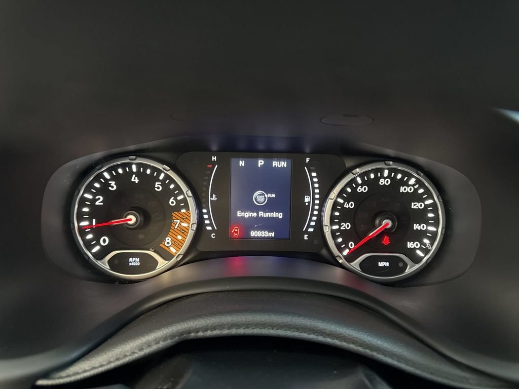 Used 2019 White Jeep Latitude image 15