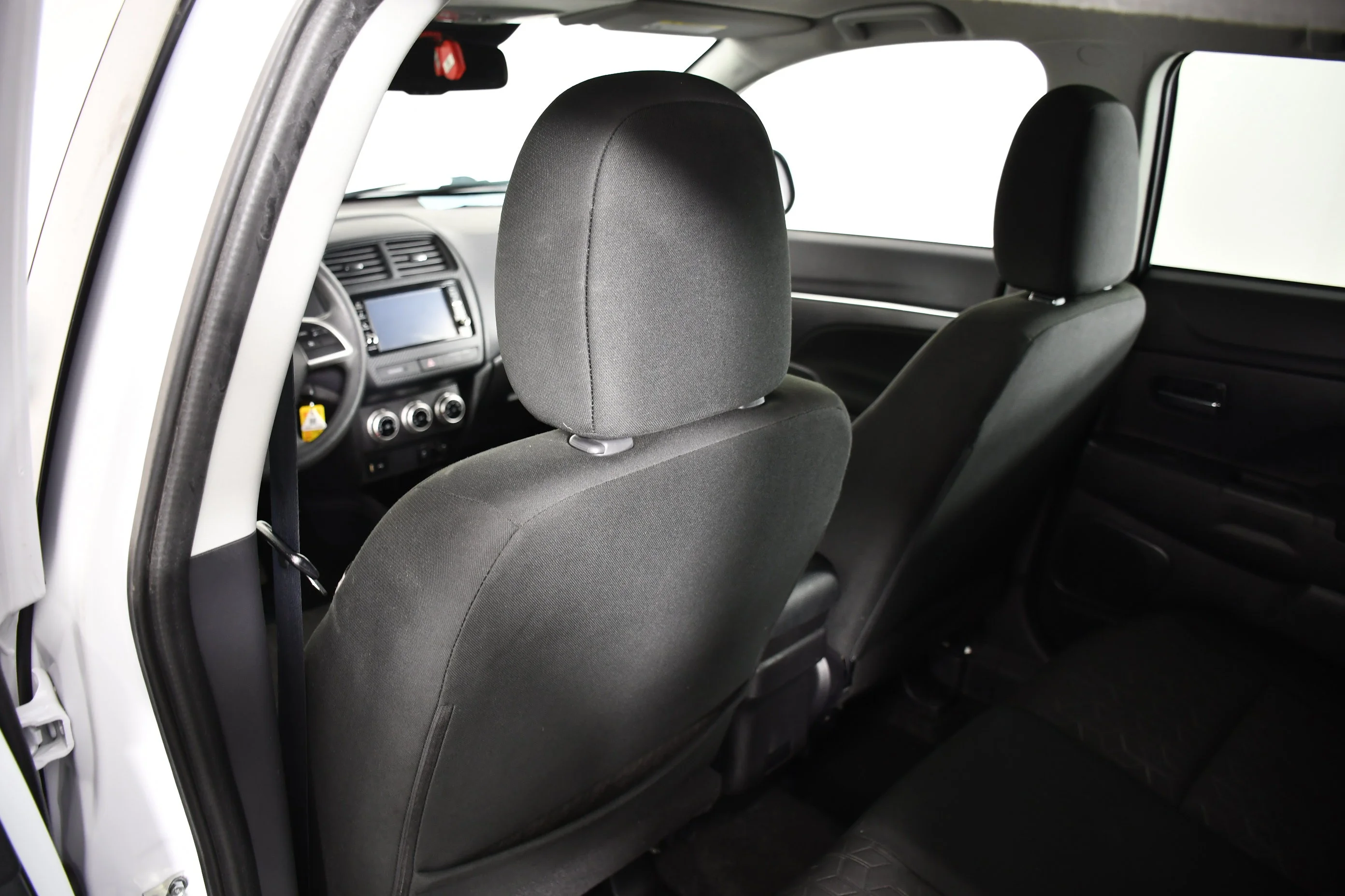 Used 2022 White Diamond Mitsubishi ES image 46